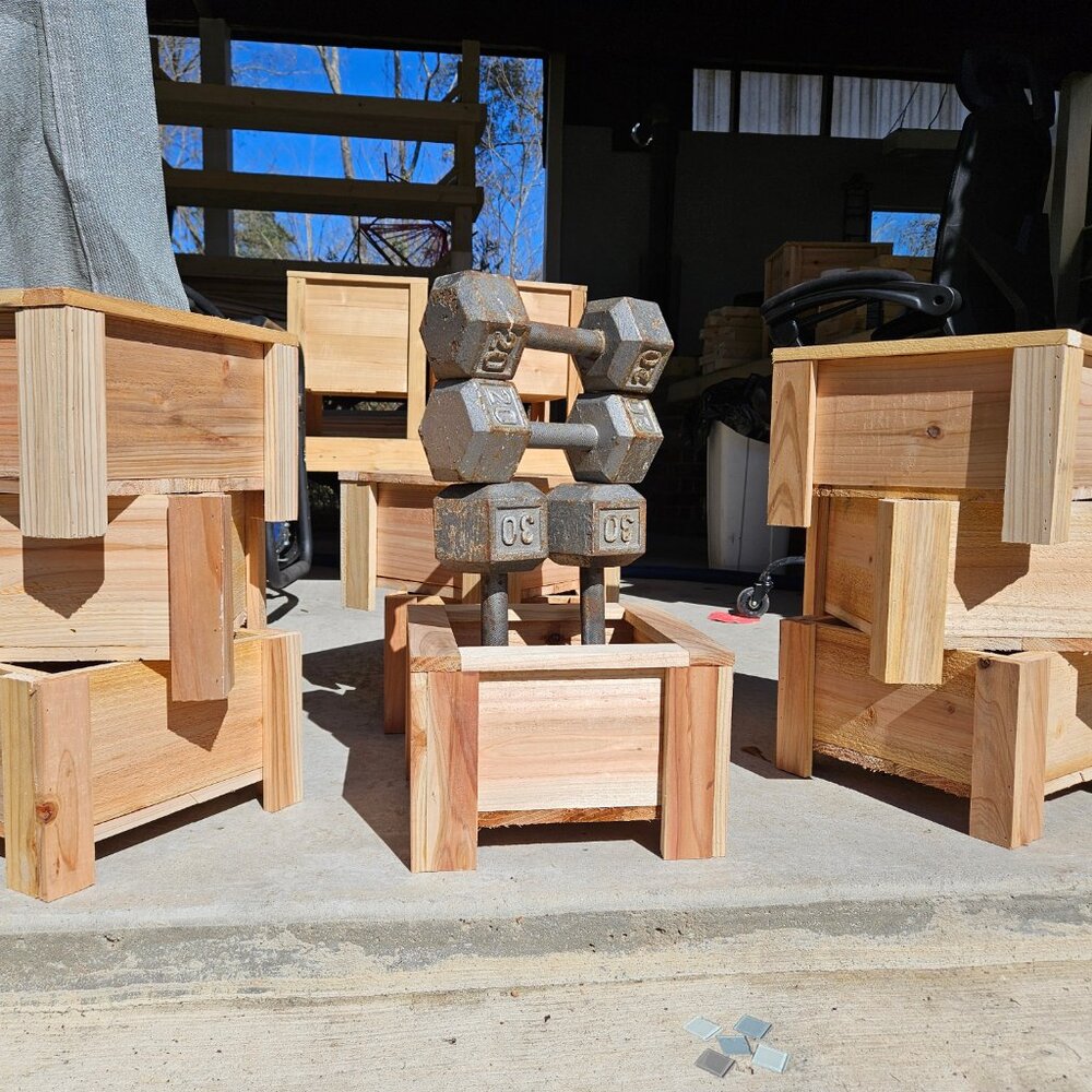 Planter, pots, flowers, decoration, cedar, gifts - Picture 1 of 8
